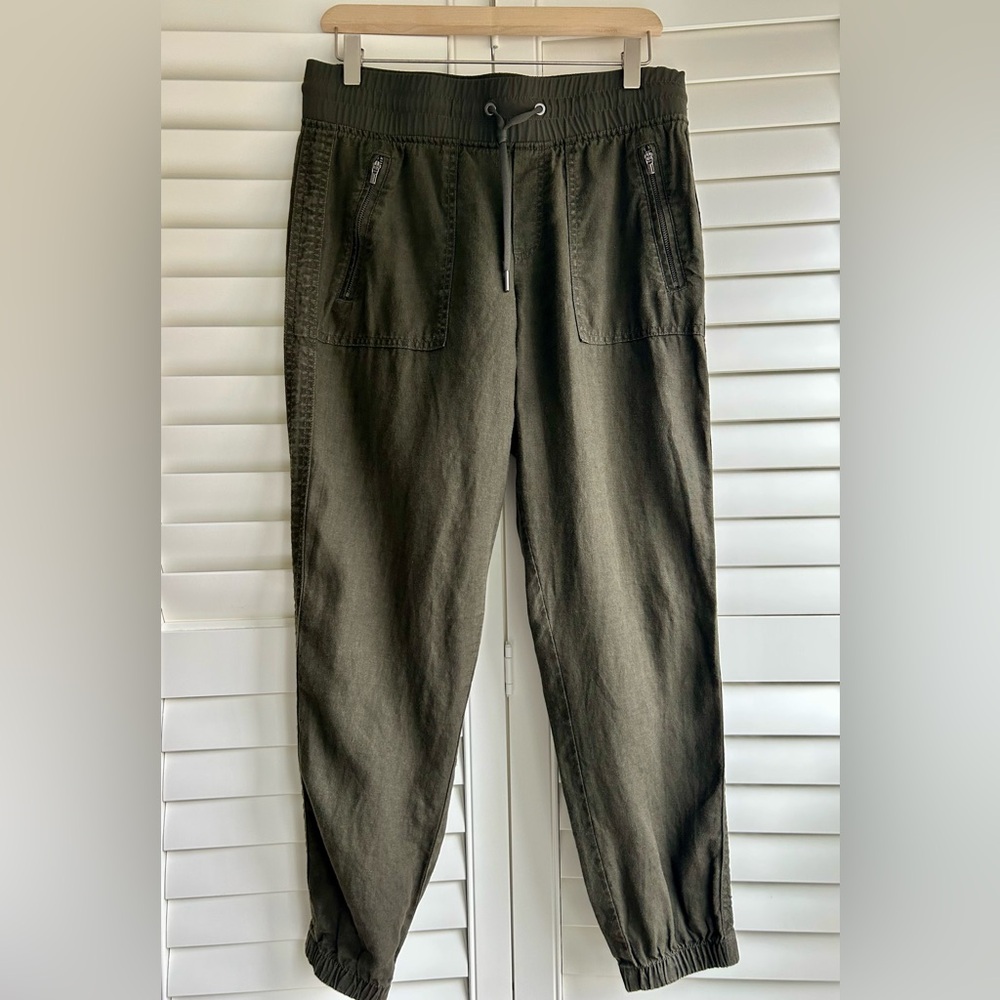 Athleta Cabo linen jogger in Cypress size 6